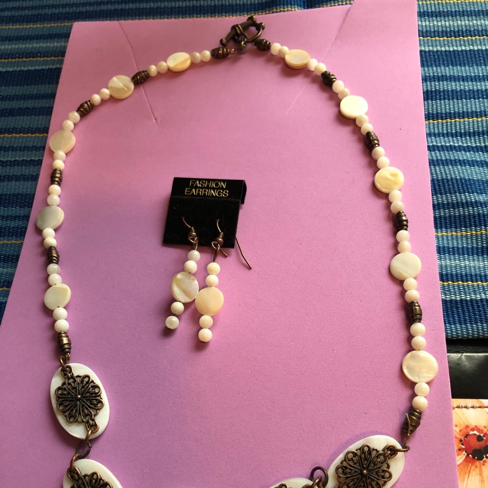Mother of Pearl with bronze accents set